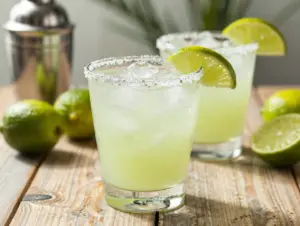 Read more about the article 9 Classic Cocktail Drinks Alcoholic That Every Home Bartender Must Master